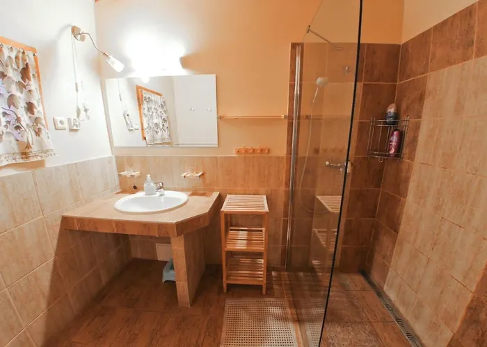 Drevenica Pod Lanom Nyaraló *